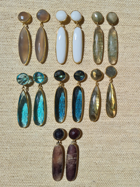 Elegant long earrings in gold-plated silver with natural stones