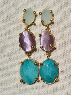 Pendientes largos de perlas, ágata y cristales checos exclusivos.