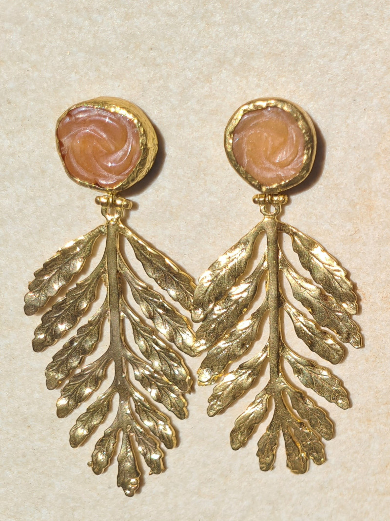 Large gold-plated agate earrings with leaf and crystals