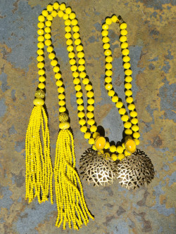Collar largo de cristal checo amarillo tipo cordón con borlón