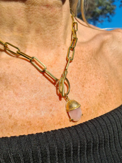 Gargantilla de cadena de acero con cuarzo rosa