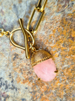Steel chain choker with rose quartz