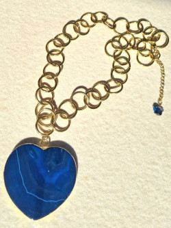 Gargantilla dorada con corazón de Ágata azul