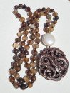 Collar largo de ágatas, nácar y medallón de jade único
