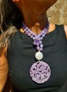 Collar largo de ágatas, nácar y medallón de jade único