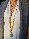 Collar multiposición de acero bañado en oro con perlas barrocas