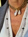 Collar multiposición de acero dorado con perlas barrocas