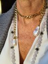 Collar multiposición de acero dorado con perlas barrocas
