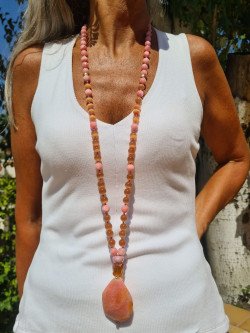 Collar de ágatas rosas y ojo de gato con colgante