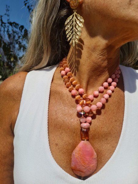 Collar largo de ágatas rosas y ojo de gato con colgante