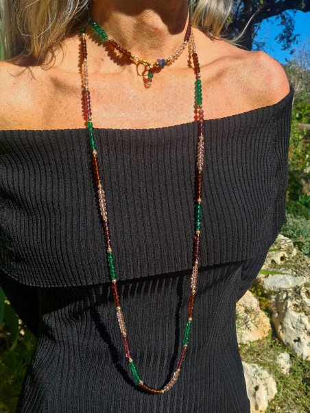 Collar largo de cristales checos multicolor con lava dorada