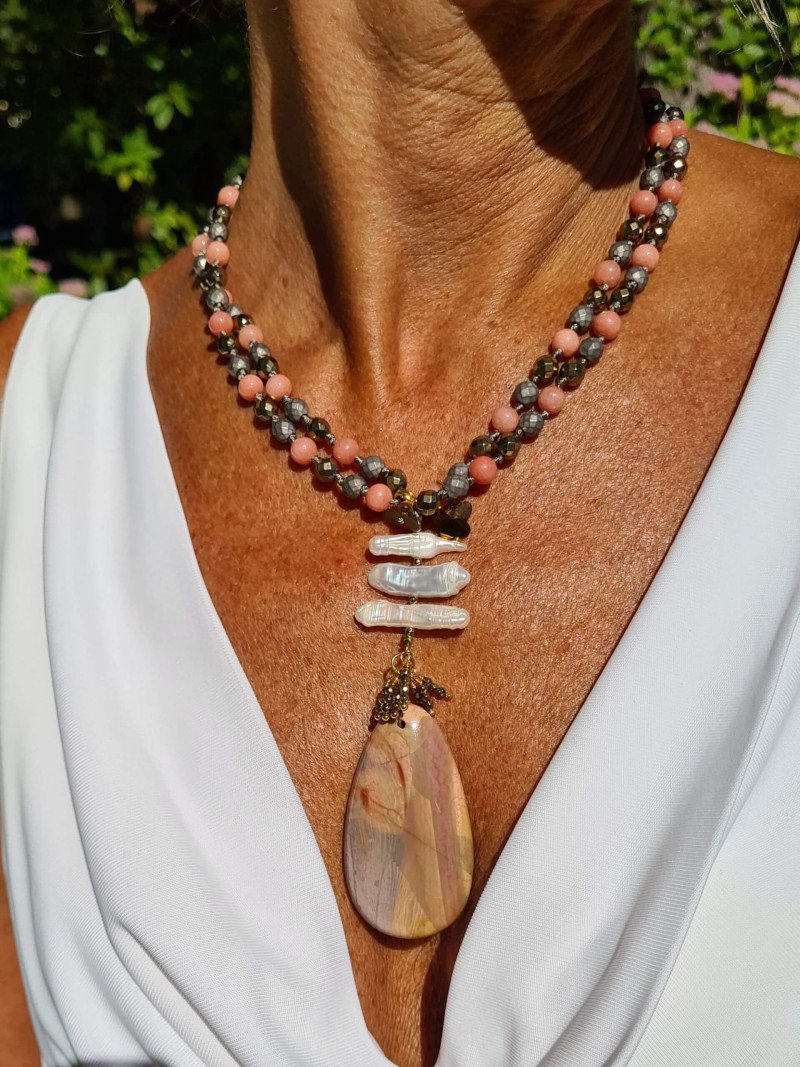 Long necklace with hematite, agates, pearls and jasper
