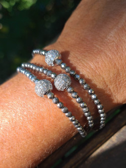 Pulseras elásticas de hematites y circonitas micropavés