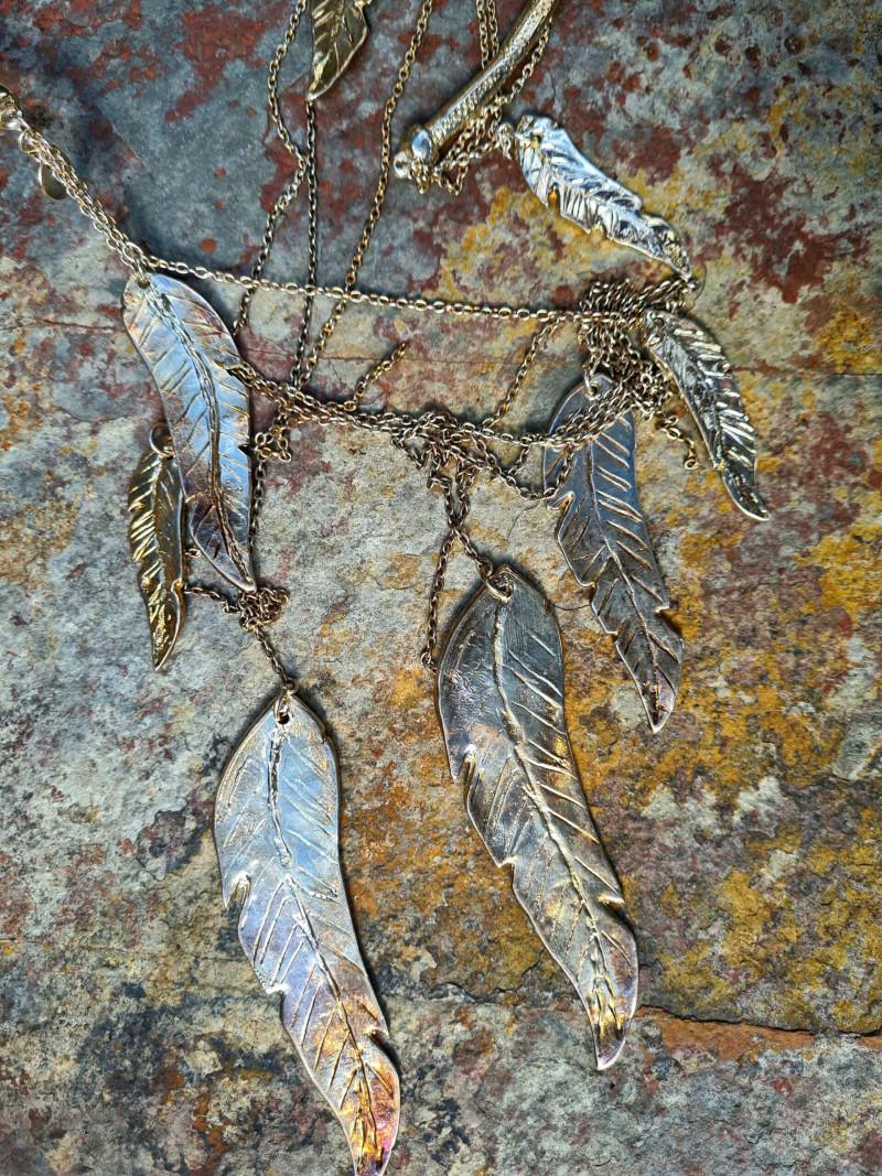 Rigid choker with dangling chains and decorative leaves