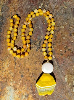 Long agate necklace with mother-of-pearl bead and irregular piece