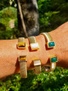 Pulseras abiertas de acero dorado con minerales