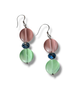 Cat eye earrings: unique and elegant flat pieces