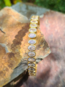 Pulseras rígidas chapada en oro con circonitas de colores