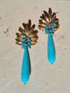 Pendientes dorados hojas y piedras cascada