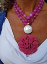 Long necklace of agates, mother-of-pearl and a unique jade medallion