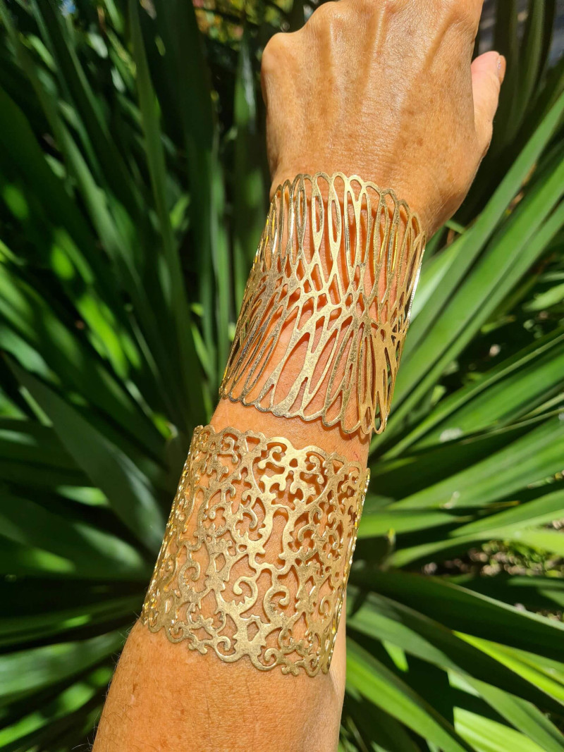 Pulsera brazalete dorado