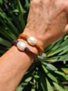 Pulsera de cuero múltiple con 8 tiras y perla oval grande, con cierre de zamac tipo reloj