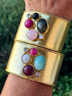 Matte gold bracelet with agates and cubic zirconia