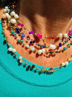 Collares corto de cristales de colores