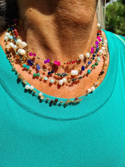 Collares corto de cristales de colores