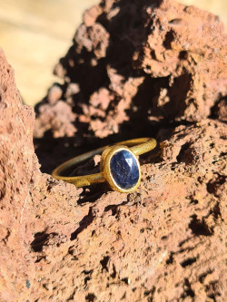 Anillos ajustables bañados en oro con cuarzo de colores