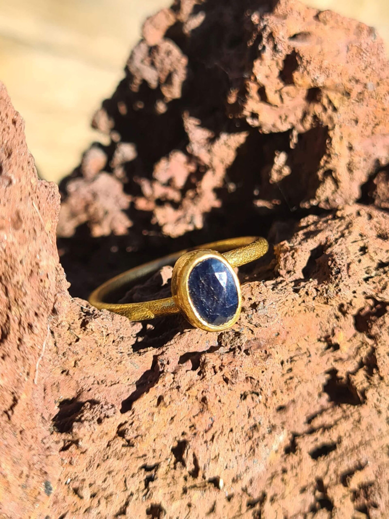 Anillos ajustables bañados en oro con cuarzo de colores
