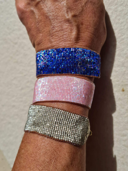 Pulseras de cristales de MIYUKI con técnica brick stitch con cierre aro de cordón con cascabel