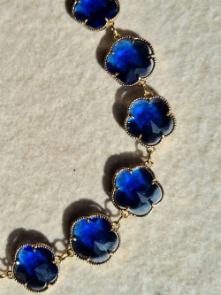 Collar corto gargantilla de cristales con forma flor azul