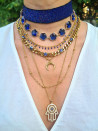 Short choker necklace with blue flower-shaped crystals