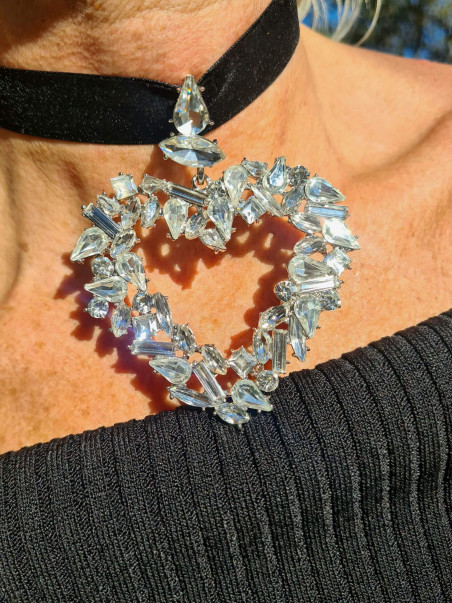 Chocker de terciopelo y corazón de cristales