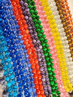 Collar largo de ojo de gato con borlón de cristal checo