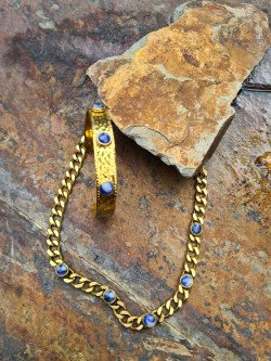 Gold-plated steel choker with sodalite