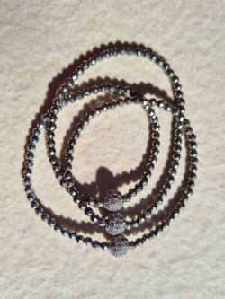 Pulseras elásticas de hematites y circonitas micropavés