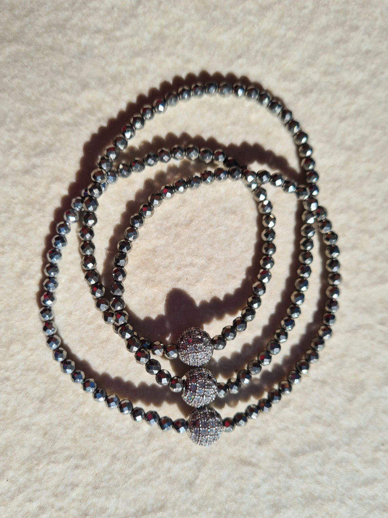Pulseras elásticas de hematites y circonitas micropavés