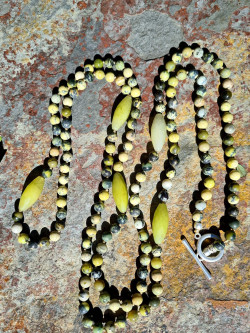 Collar largo de jaspe y ágatas verde lima