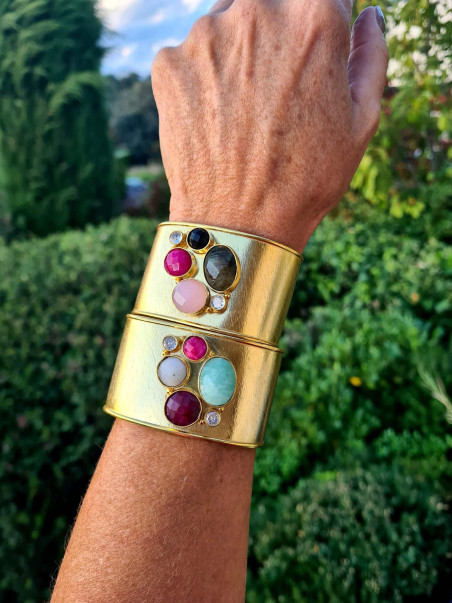Matte gold bracelet with agates and cubic zirconia