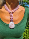 Collar largo de ágatas color rosa/malva con bolón de circonitas y ágata colgante