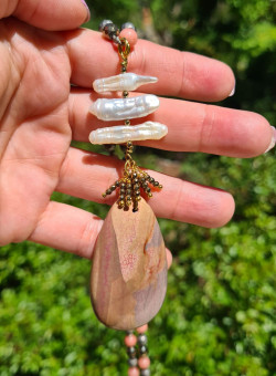 Long necklace with hematite, agates, pearls and jasper