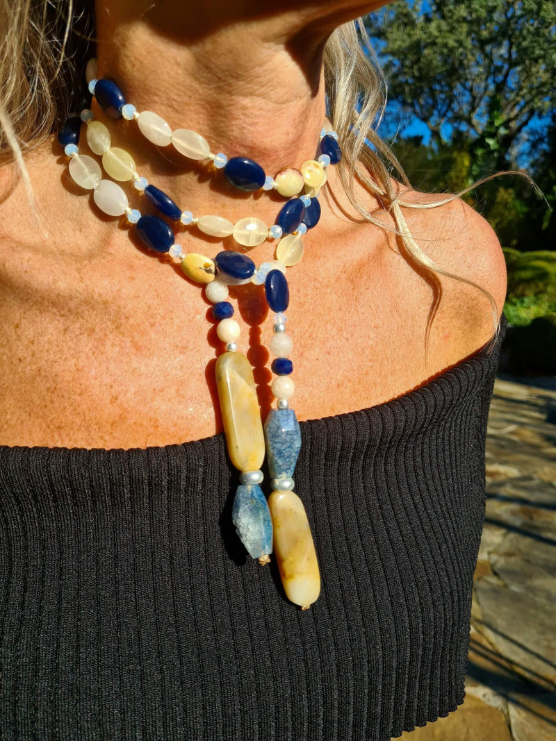 Cord-style necklace of oval blue and ochre agates with crystals
