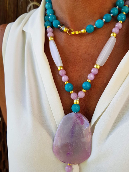 Long necklace of natural stones with agate pendant