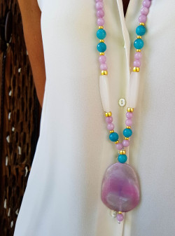 Long necklace of natural stones with agate pendant
