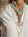 Collar largo de piedras naturales azul-gris con colgante de ágata