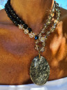 Collar largo de ágatas negras y cristales checos con colgante