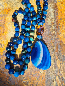 Collar largo azul piedras naturales colgante ágata