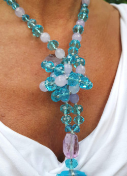 Long necklace of agates, amethysts and Czech crystals